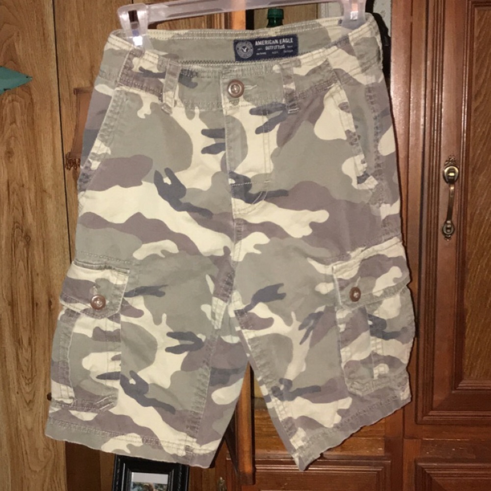 American Eagle Men’s camo shorts. Never worn.